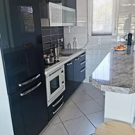 44m2, Terrasse 17m2, Calme Et Verdoyant * Saint-Raphael (Var)