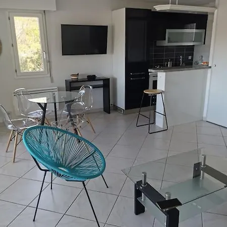 44m2, Terrasse 17m2, Calme Et Verdoyant Apartment