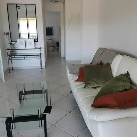 44m2, Terrasse 17m2, Calme Et Verdoyant * Saint-Raphael (Var)