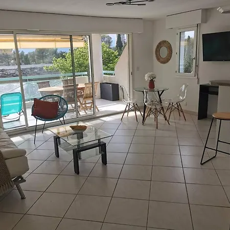 44m2, Terrasse 17m2, Calme Et Verdoyant