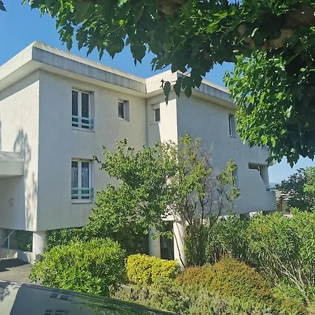 44m2, Terrasse 17m2, Calme Et Verdoyant